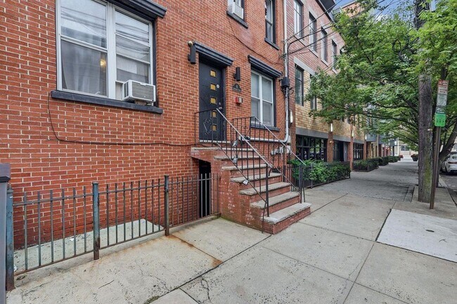 Building Photo - 63 Jefferson St