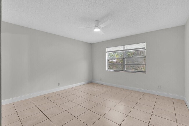 Building Photo - 2510 Riverside Dr