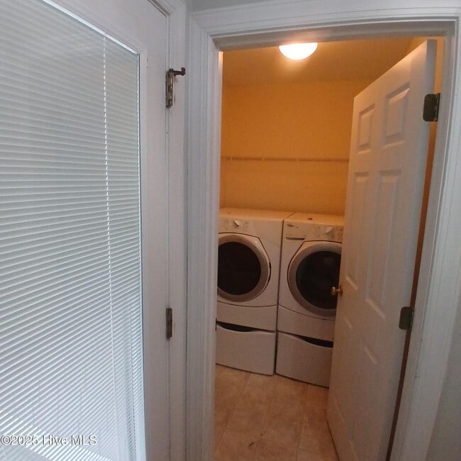 Building Photo - 4999 Glen Cove Dr SE