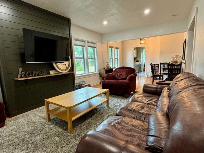 Building Photo - Beautiful Furnished Home in Downtown CDA