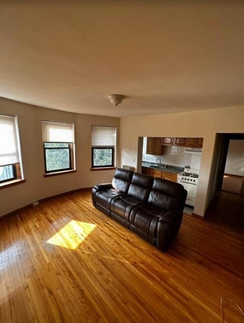 Primary Photo - 160 Strathmore Rd