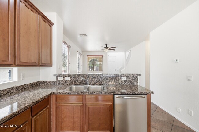 Building Photo - 4157 E Santa Fe Ln