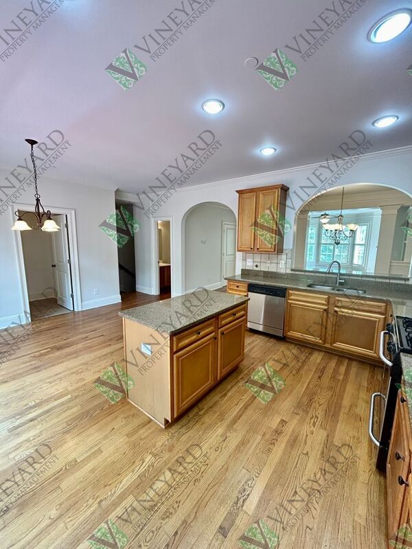 Building Photo - 883 Mountain View Terrace NW