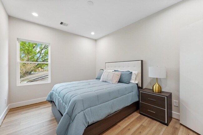 Building Photo - 2131 Blalock Rd