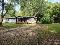 Building Photo - 1024 Lindsay Dr