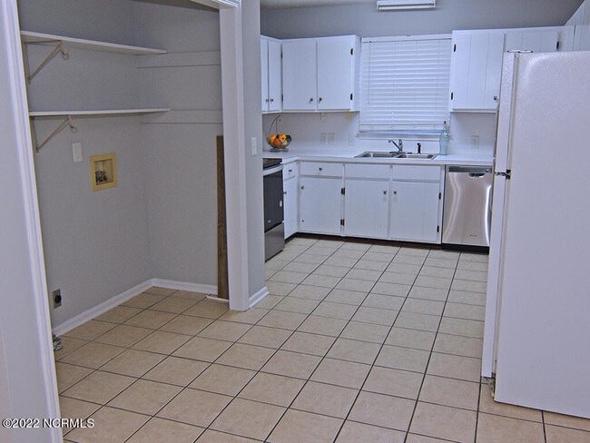 Building Photo - 180 Country Haven Dr