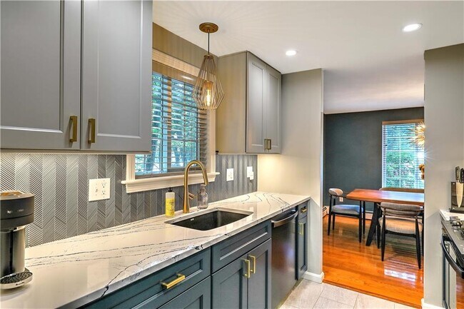 Building Photo - 28 Marigold Cir