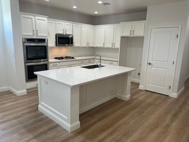 Building Photo - Del Webb Sierra Canyon Home