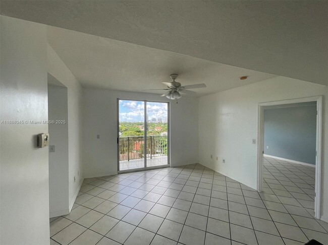 Building Photo - 3500 Coral Wy
