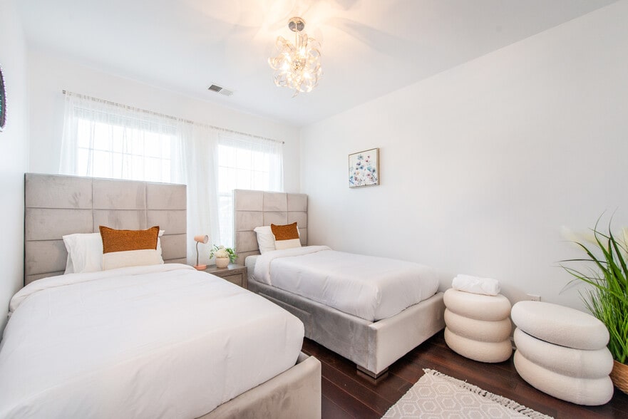 Twin bedroom third fl - 33 Landmark Ln