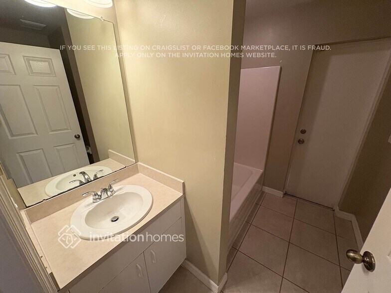 Building Photo - 908 Biscayne Dr