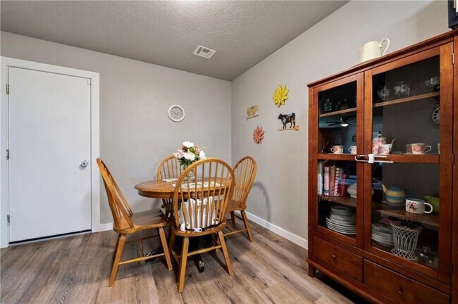 Kitchen - 707 E Eastview Dr