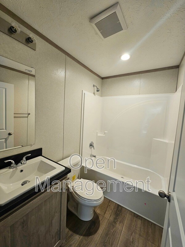 Building Photo - 725 S 12th St