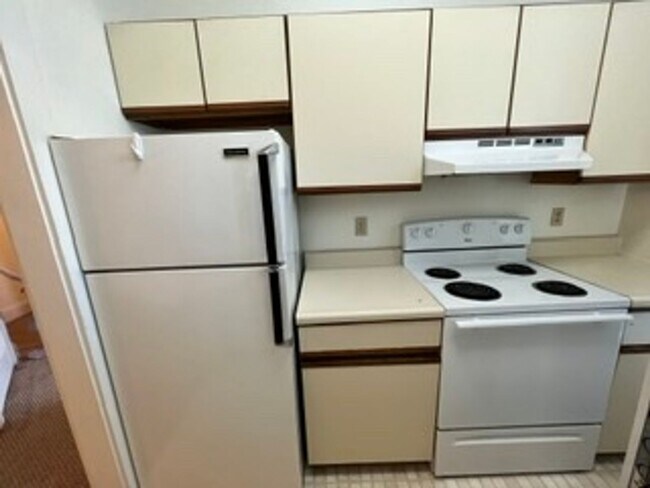 Building Photo - 1 Bedroom + Office Space in Emmaus