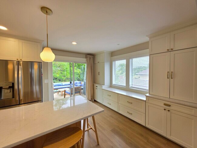 Building Photo - 4002 S Olson Pl