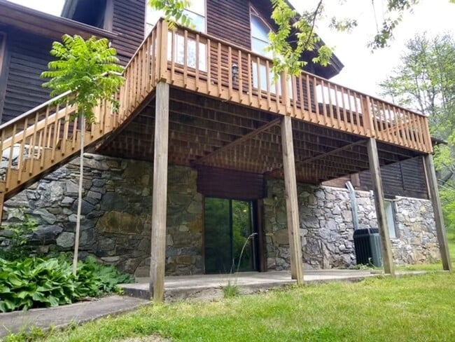 Building Photo - Best Kept Secret in Asheville