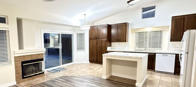 Building Photo - 8629 White Rock Dr