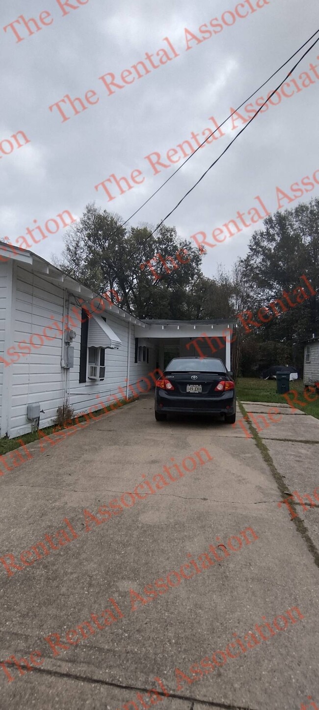 Building Photo - 204 Magnolia St