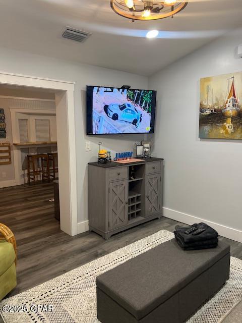 Building Photo - 1219 Thomas Dr