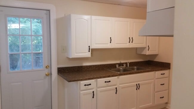 Building Photo - 1418 Behrman Ave