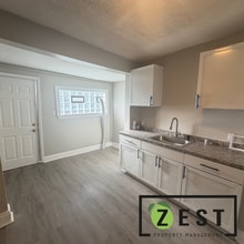Building Photo - 2 Bed Home w/ Bonus Room Only 1050/mo!