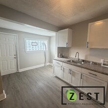 Building Photo - OPEN HOUSE- 4/4! 2PM-230PM! 2 BED + BONUS ROOM! 1 BATH HOME!