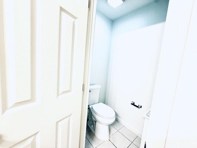 Building Photo - 2983 Ashland Ln S