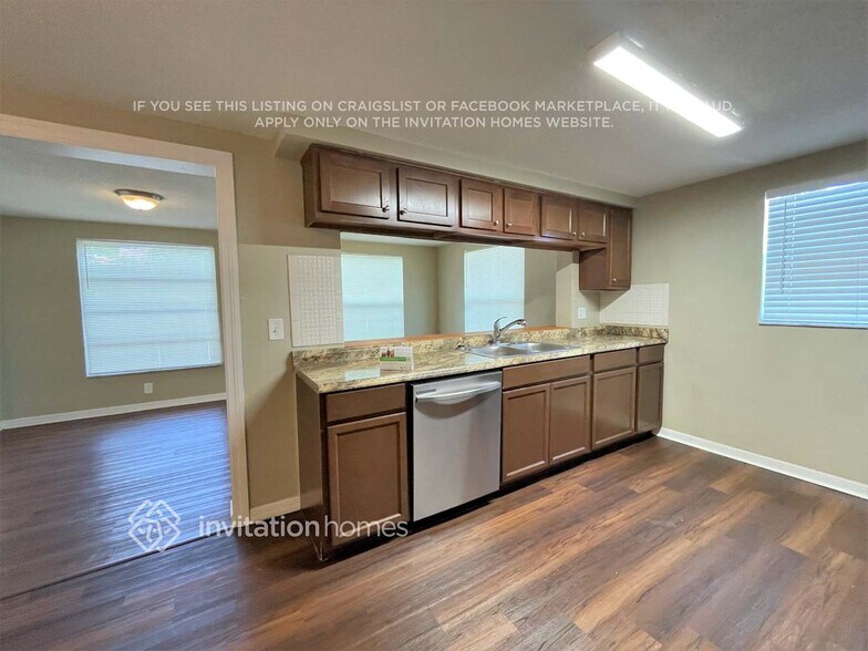 Building Photo - 4850 Samara Dr