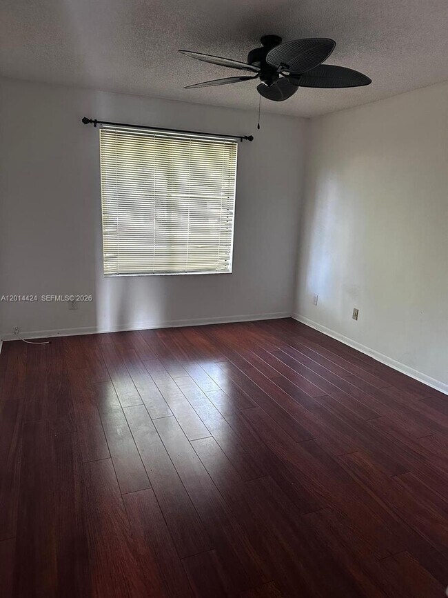 Building Photo - 979 Coral Club Dr