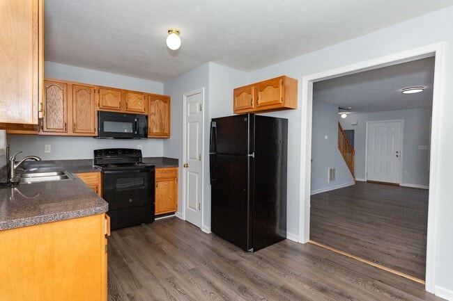 Building Photo - 2 Bed, 1.5 Bath Townhome in Inwood, WV