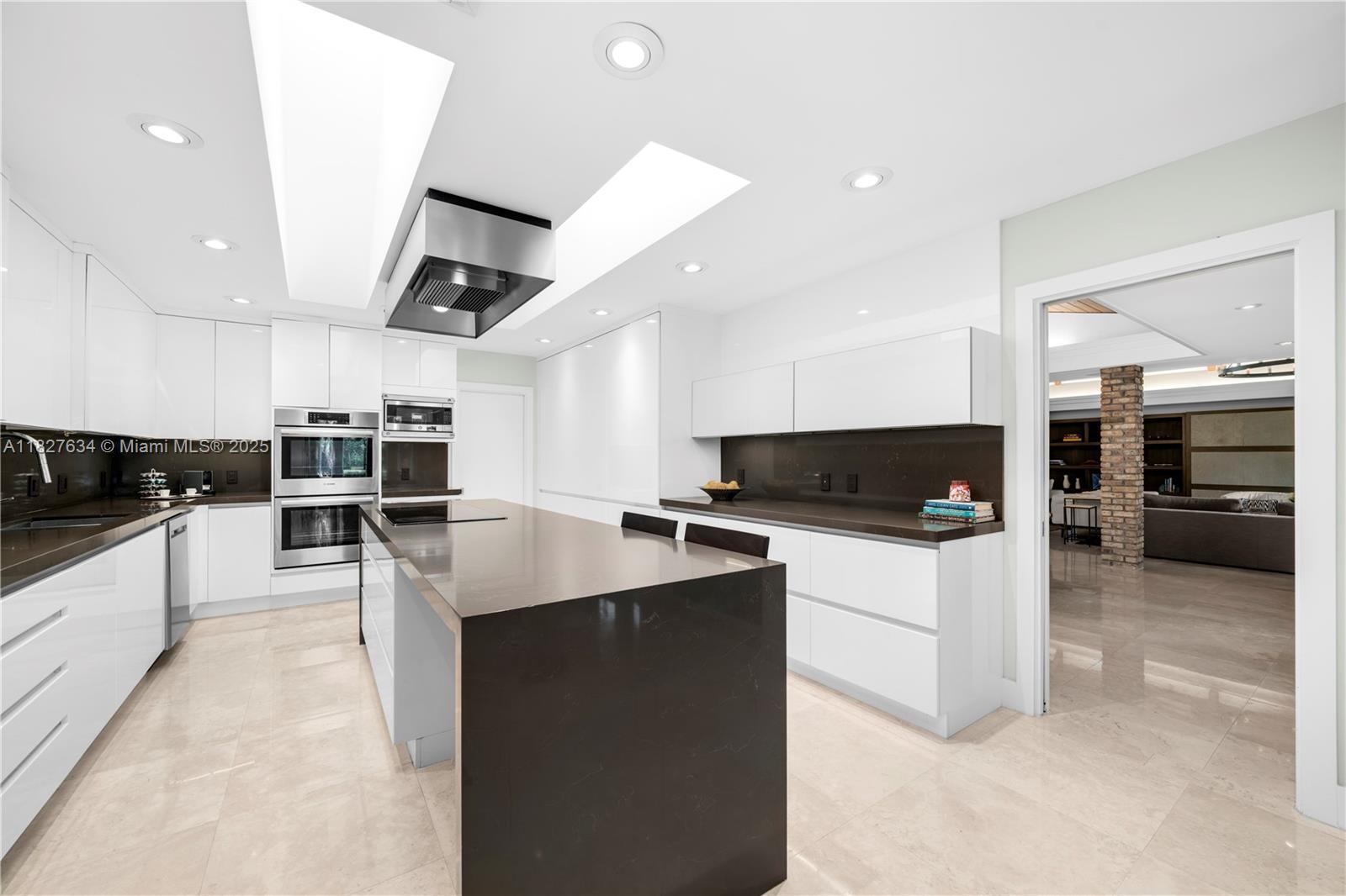Building Photo - 9000 Arvida Dr