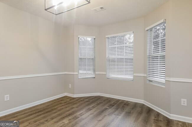 Building Photo - 60 Summer Breeze Ct