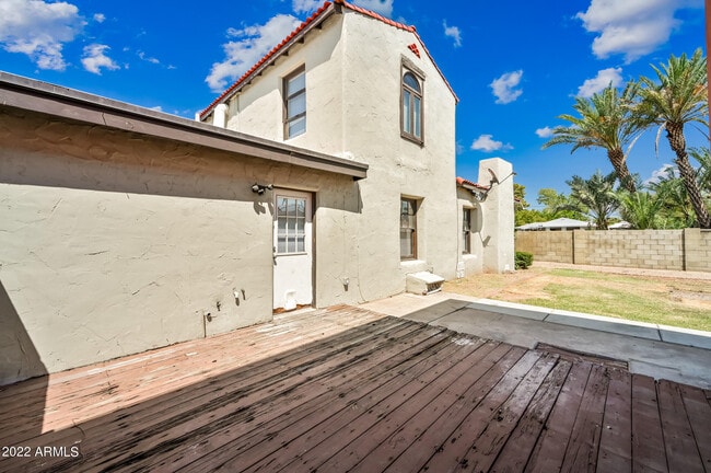 Building Photo - 3949 E Earll Dr