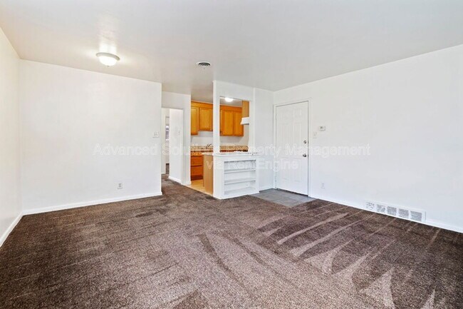 Building Photo - 370 E Sherman Ave