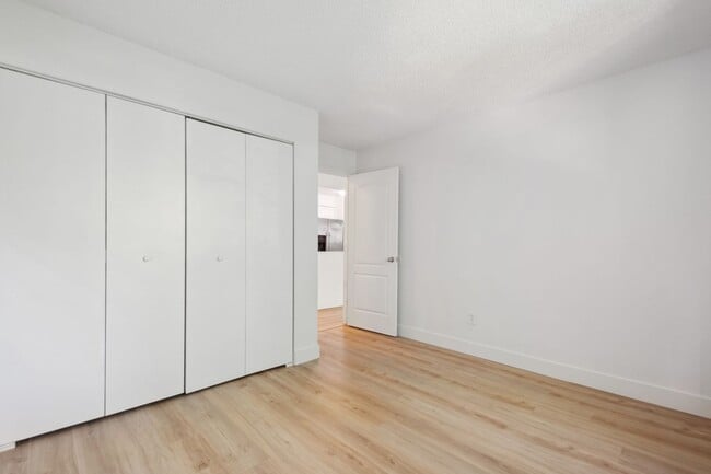 Building Photo - Cozy Modern 2-Bedroom Condo with Private B...