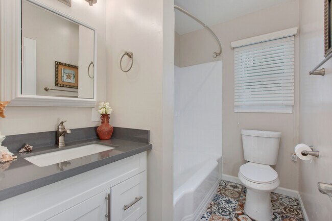 Building Photo - Classic California MODERNIZED- renovated 2...
