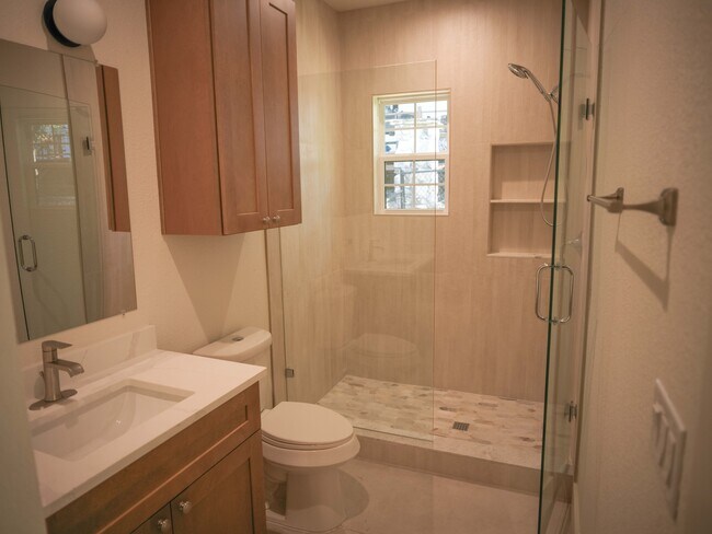 Building Photo - 803 Oakland Ave