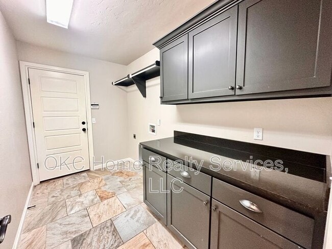 Building Photo - 2412 SE 92nd Terrace