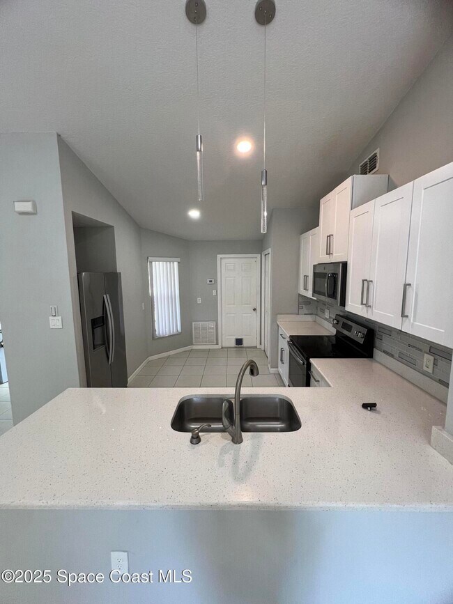 Building Photo - 440 River Grove Ct