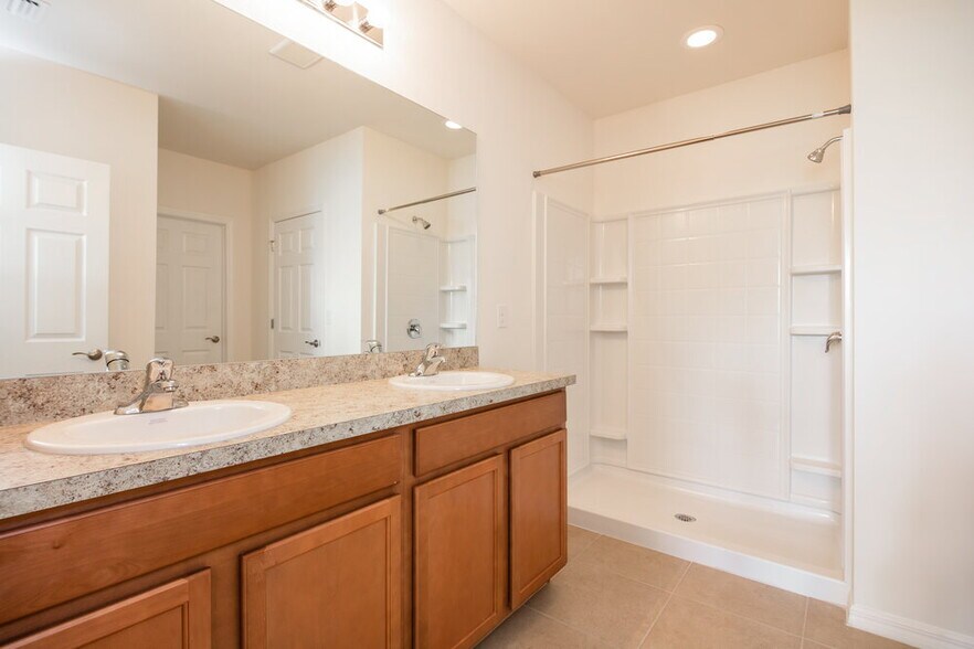 Building Photo - 4413 SW 15th Ave