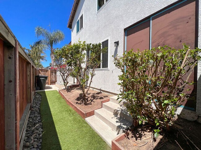 Building Photo - Exquisite beach home with Ocean and Harbor activities abound!