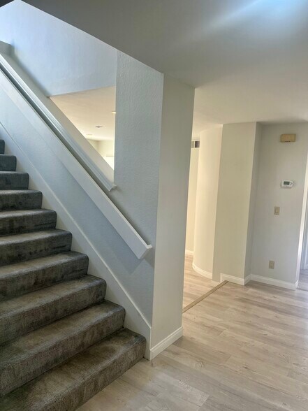 Building Photo - 5018 Evanwood Ave