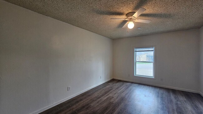Building Photo - 1002-1002 Mulkey Ln