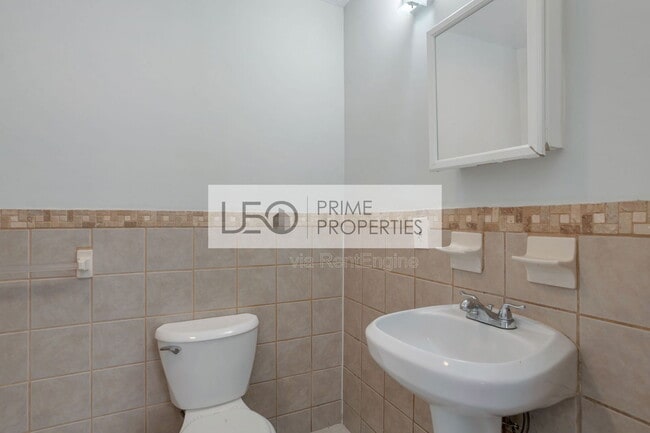 Building Photo - 751 Yale Pl SW