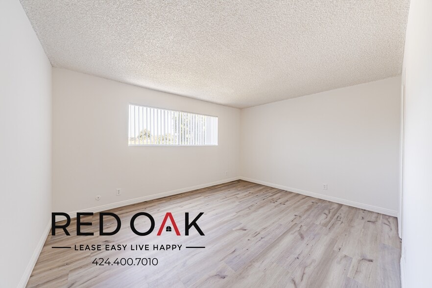 Building Photo - 10741 Moorpark St