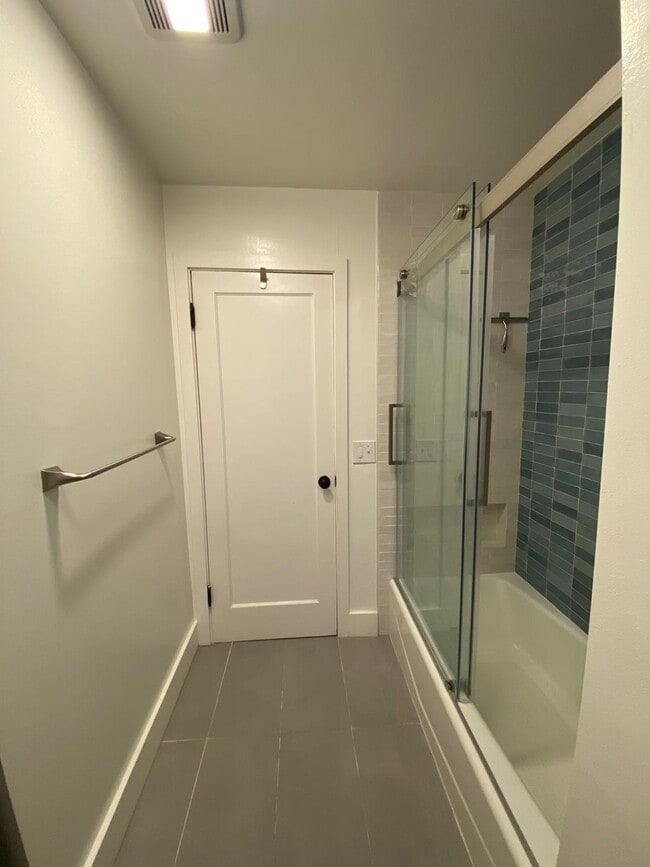 Building Photo - 164 Vía Del Sol