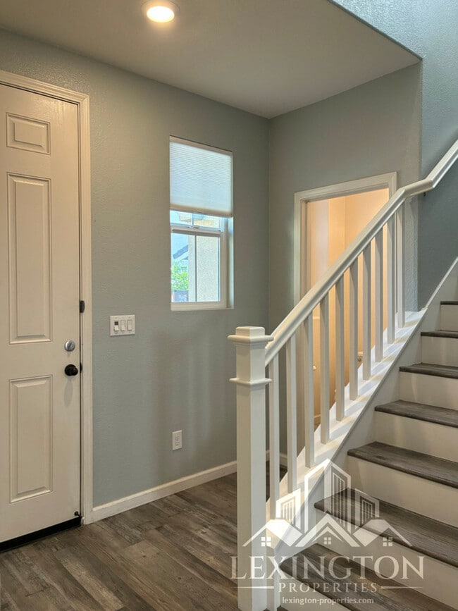 Building Photo - Elegant, 3BD/2.5BA, Sacramento Home in Nat...