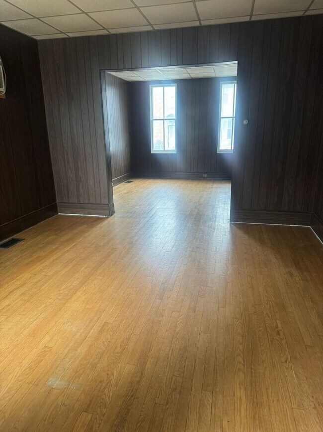 Building Photo - 4 Bedroom 2 Bath House, Yard-Halifax