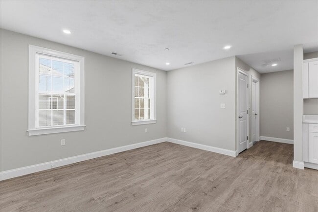 Building Photo - 202 Central St