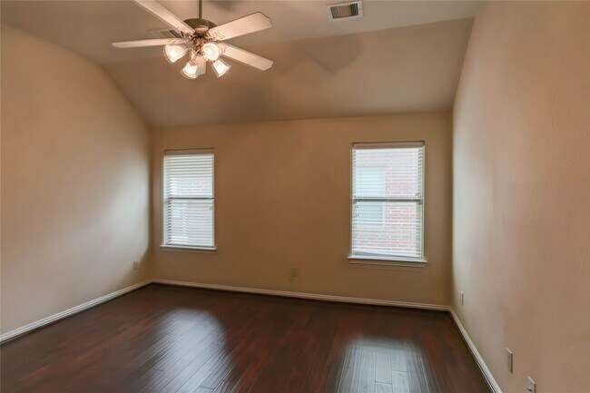 Building Photo - 1327 Maple Ace Dr